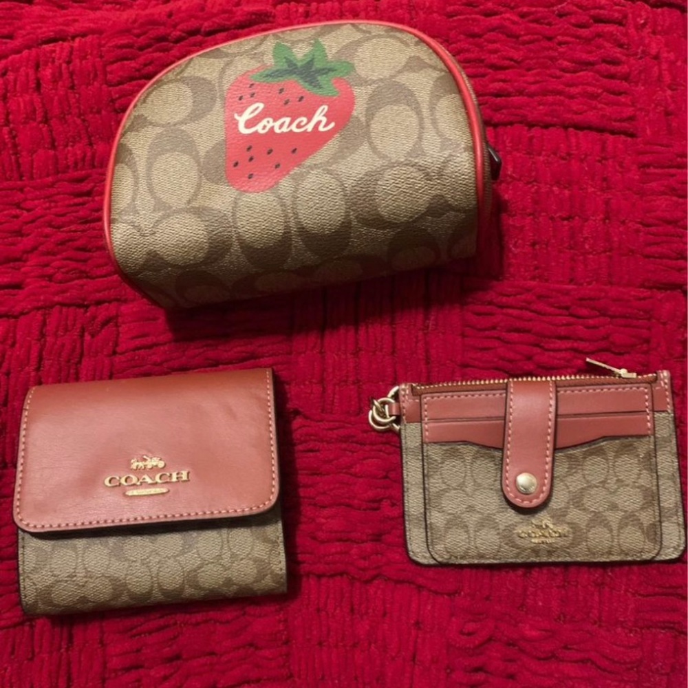 Coach Set New With Tags
Signature Canvas Khaki, Elect. Red (Cross Posted) SOLD